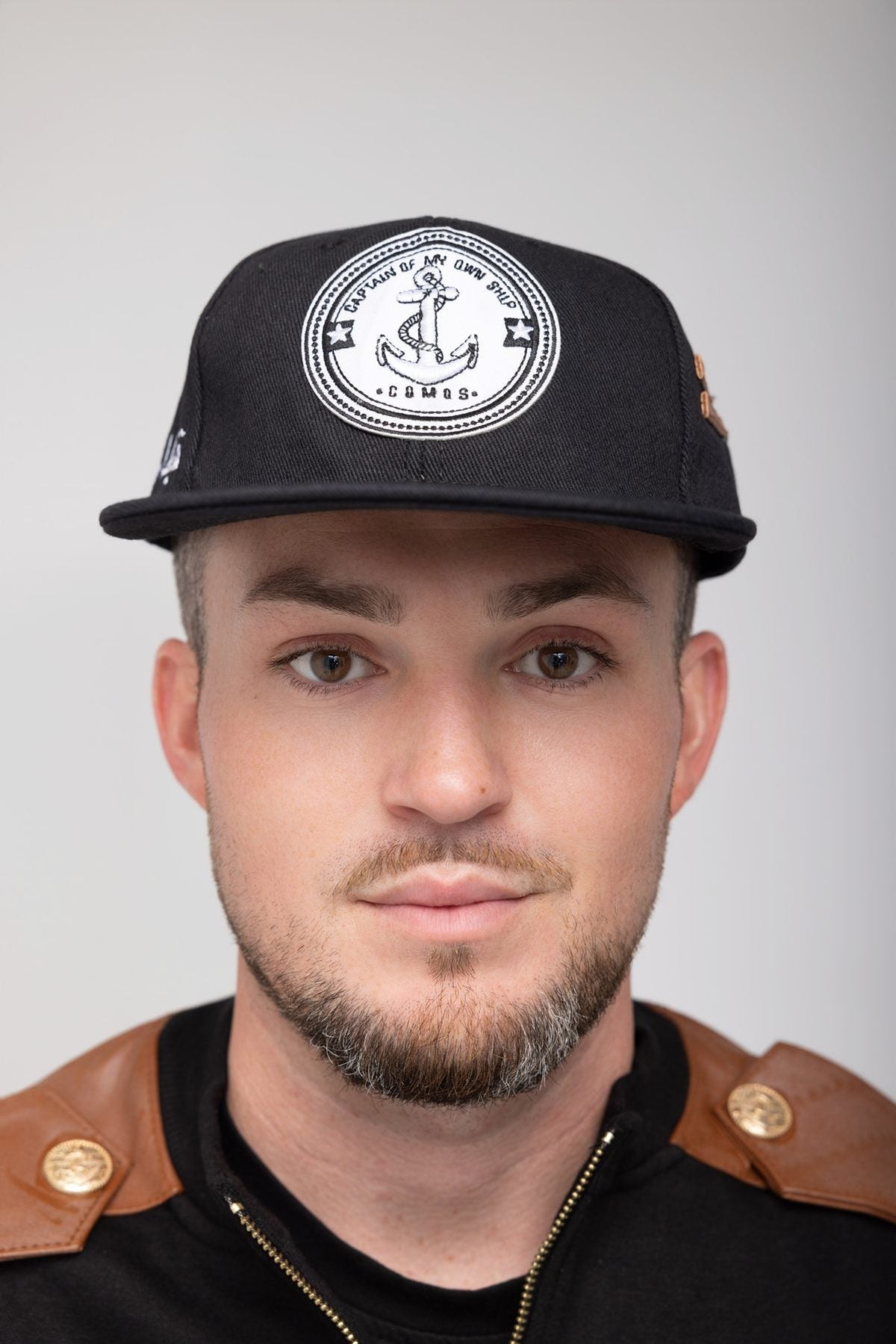 Voyager Snapback Black model photo 1