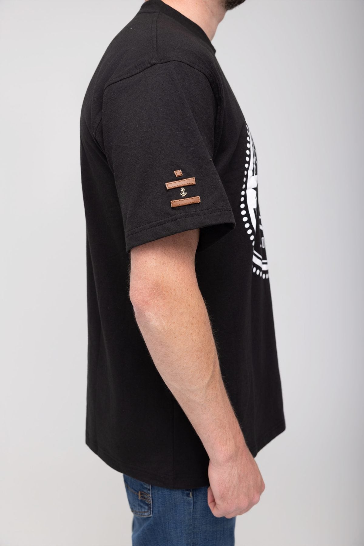 Voyager Tee Black model photo 2