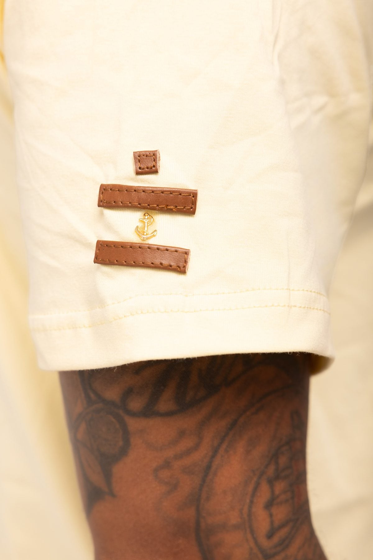 Voyager Tee Cream model photo 2
